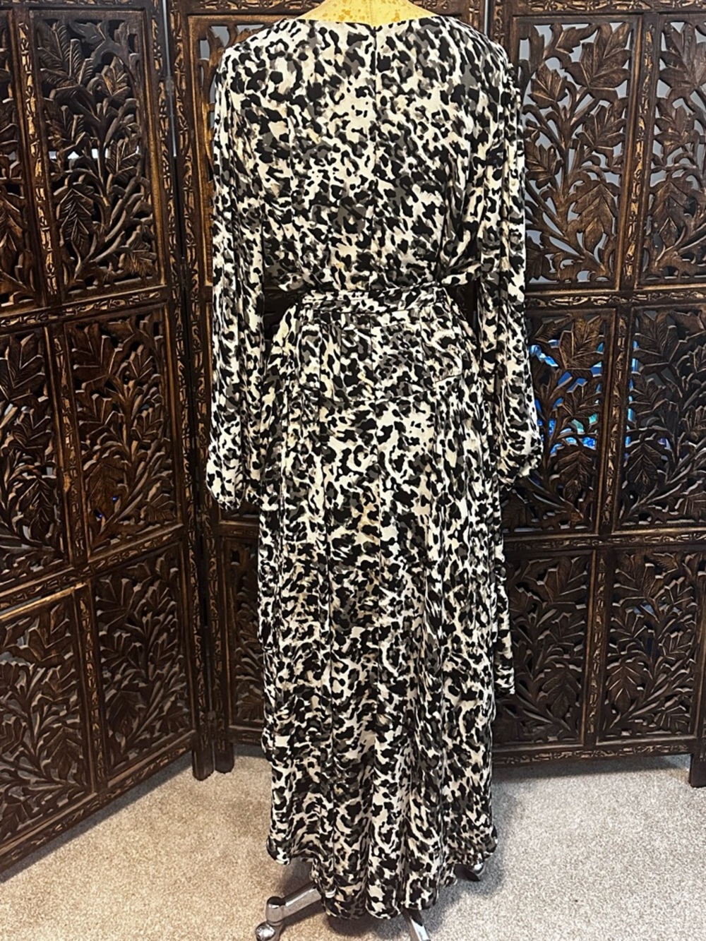Vince Camuto Size XL Black & White Animal Print Belted V-Neck Maxi Dress - Picture 4 of 4